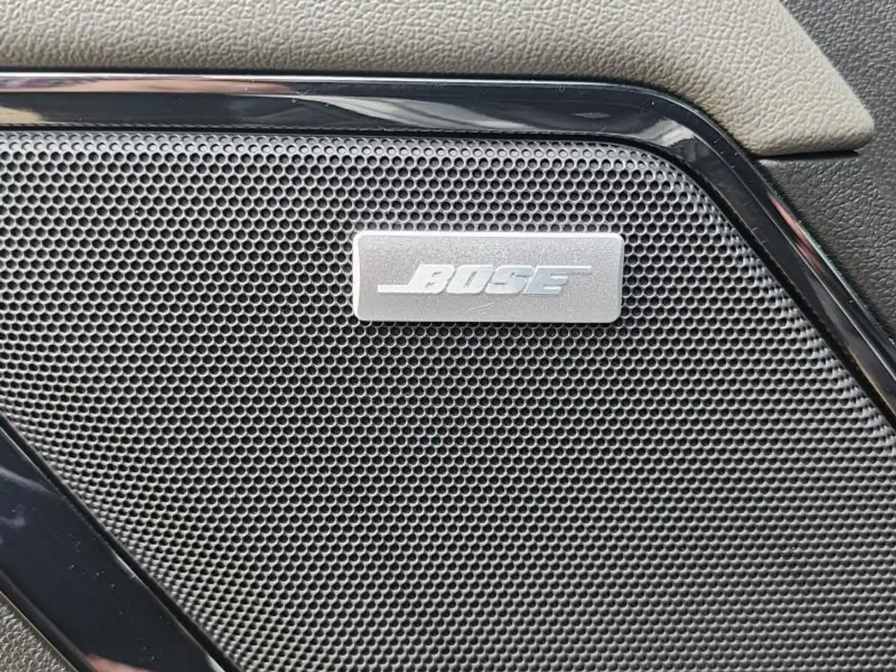 Chevrolet Silverado 1500 - Image 11