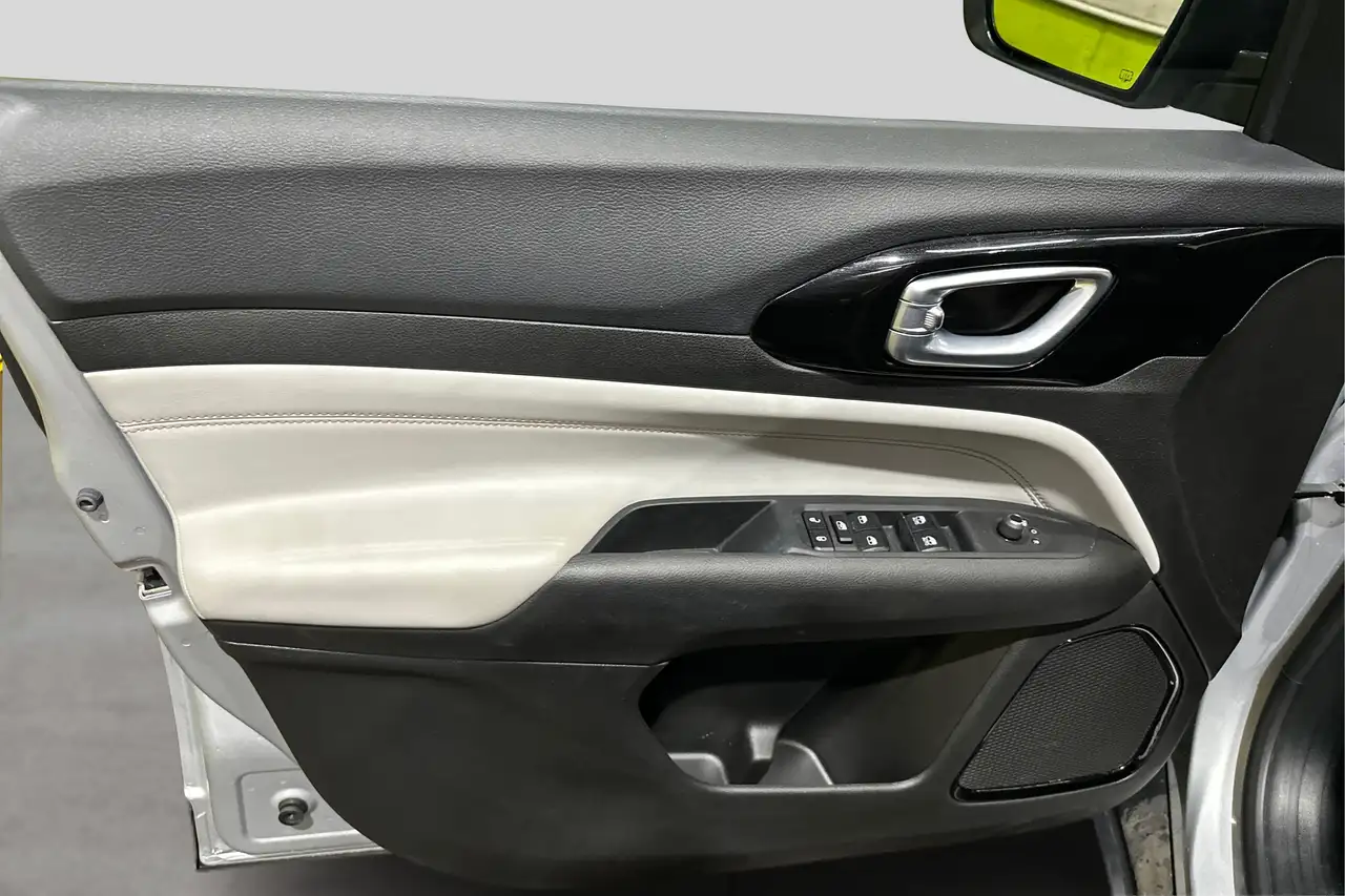Jeep Compass - Image 19