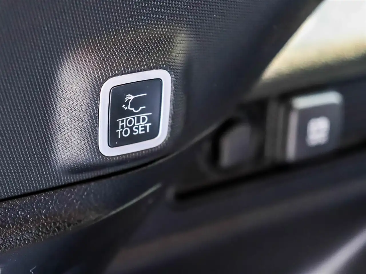 Jeep Grand Cherokee - Image 11