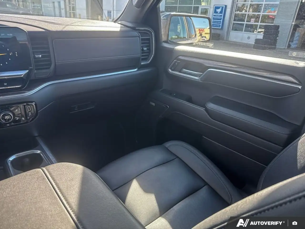 Chevrolet Silverado 1500 - Image 26