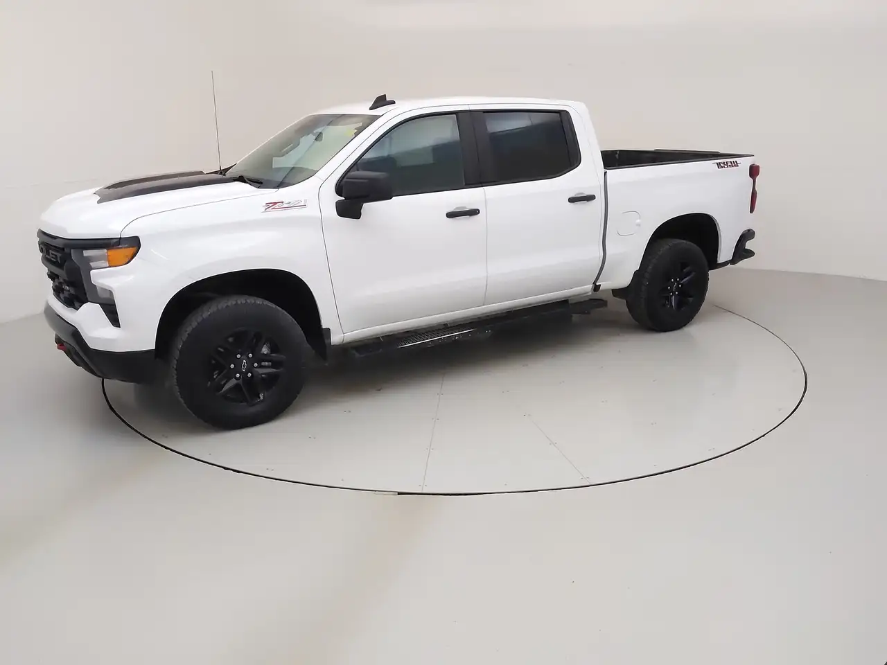 Chevrolet Silverado 1500 - Image 2