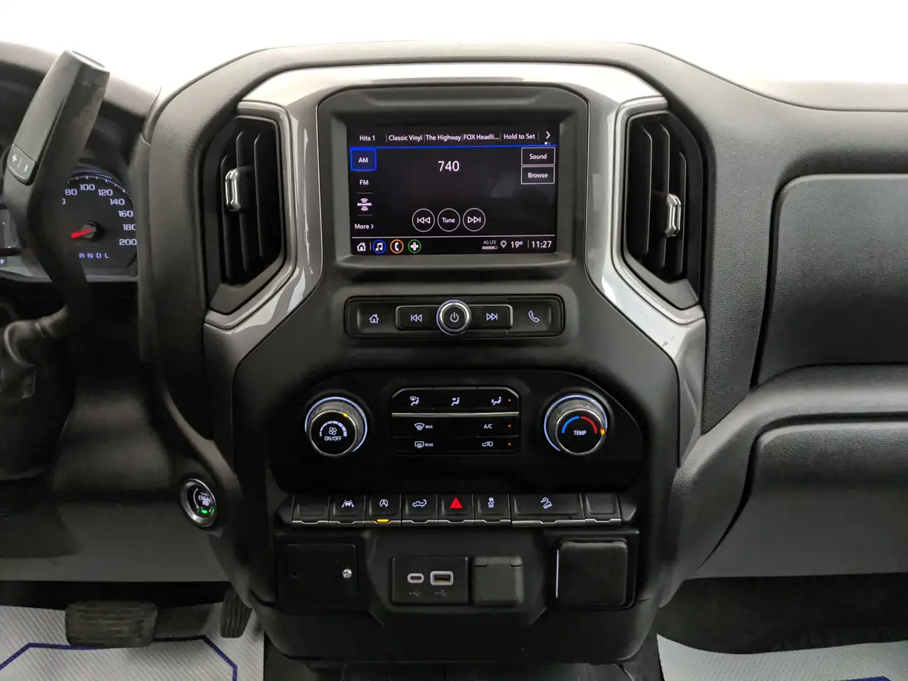 Chevrolet Silverado 1500 - Image 23