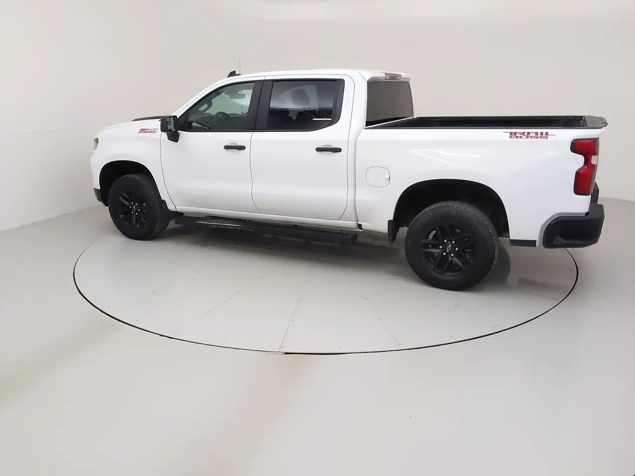 Chevrolet Silverado 1500 - Image 10