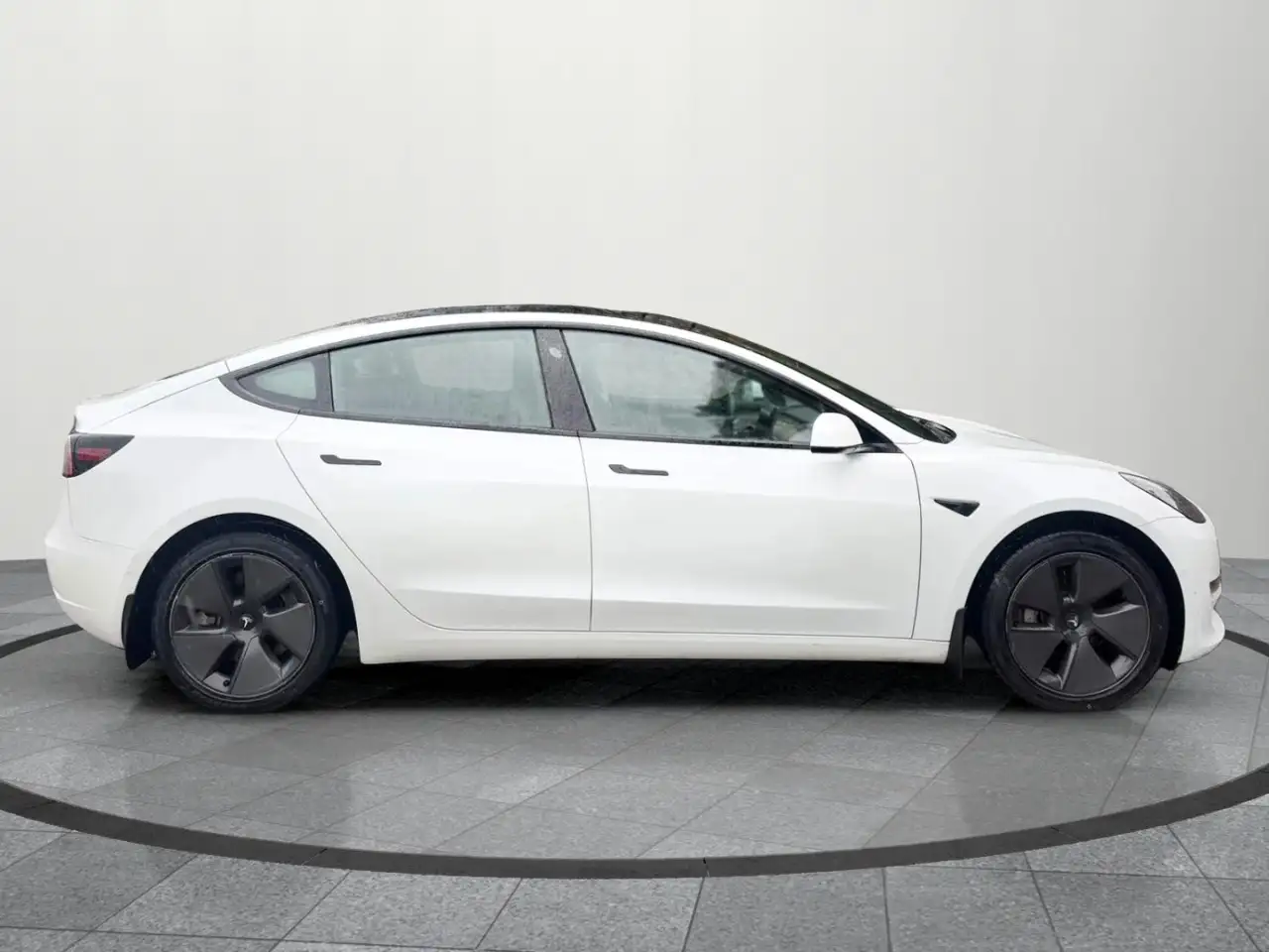 Tesla Model 3 - Image 7
