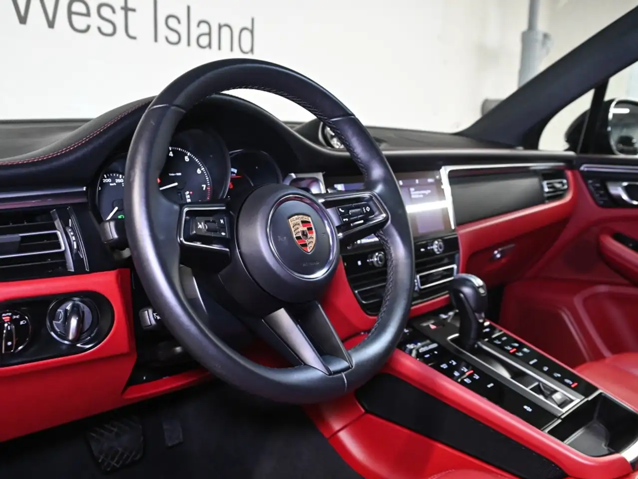 Porsche Macan - Image 11
