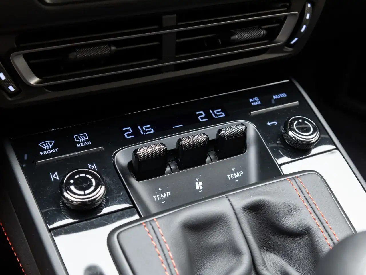 Porsche 911 - Image 32