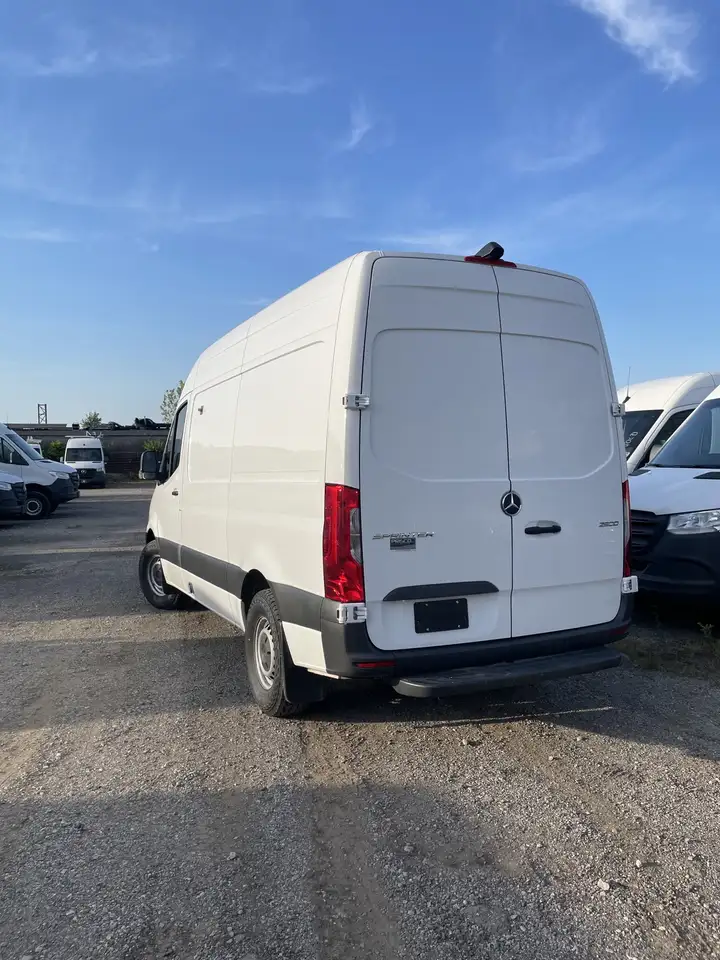Mercedes-Benz Sprinter - Image 19
