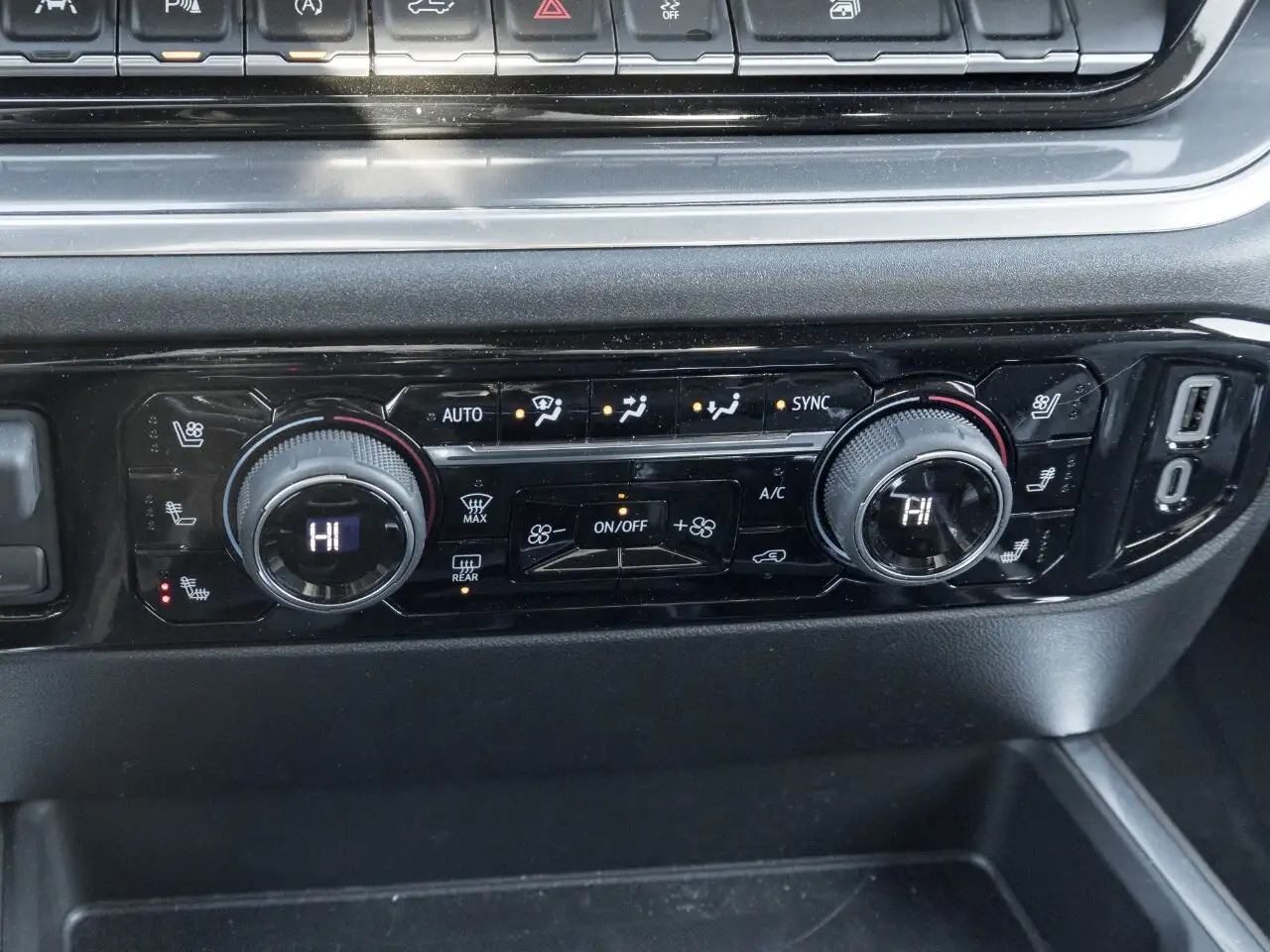 Chevrolet Silverado 1500 - Image 23