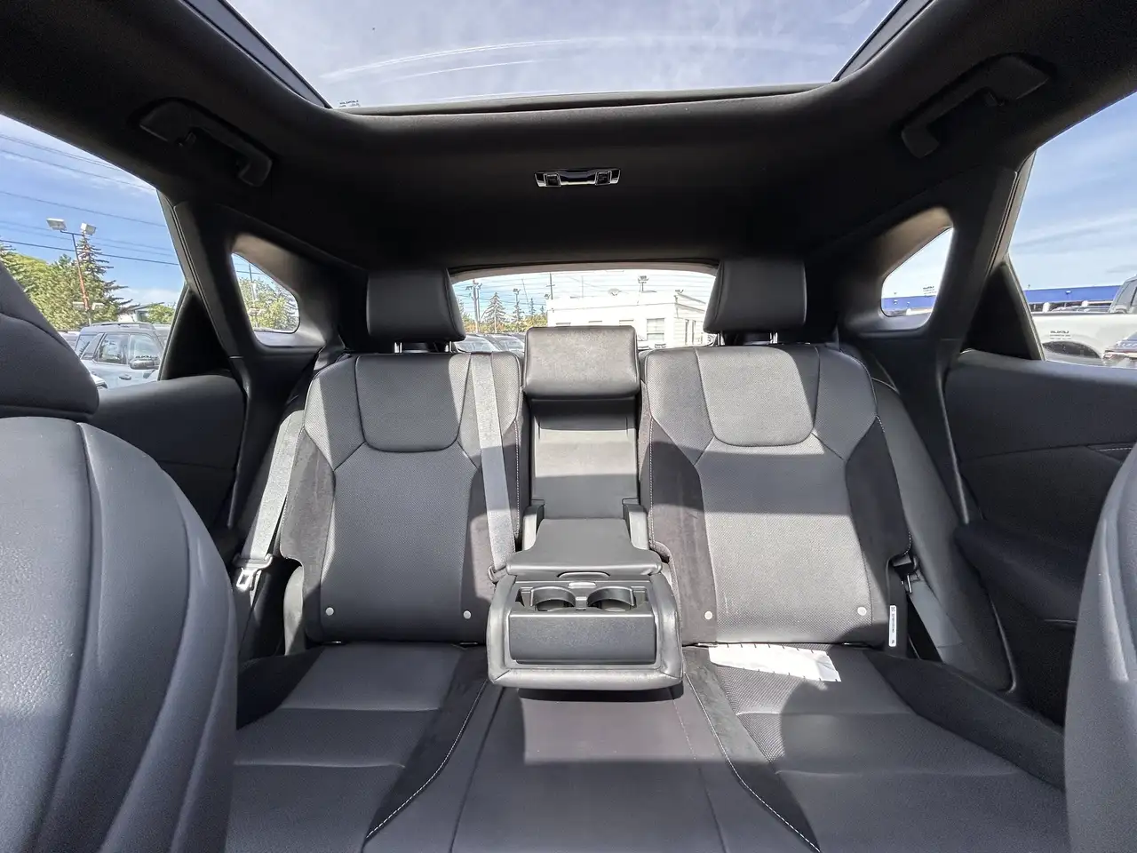 Lexus RX - Image 17