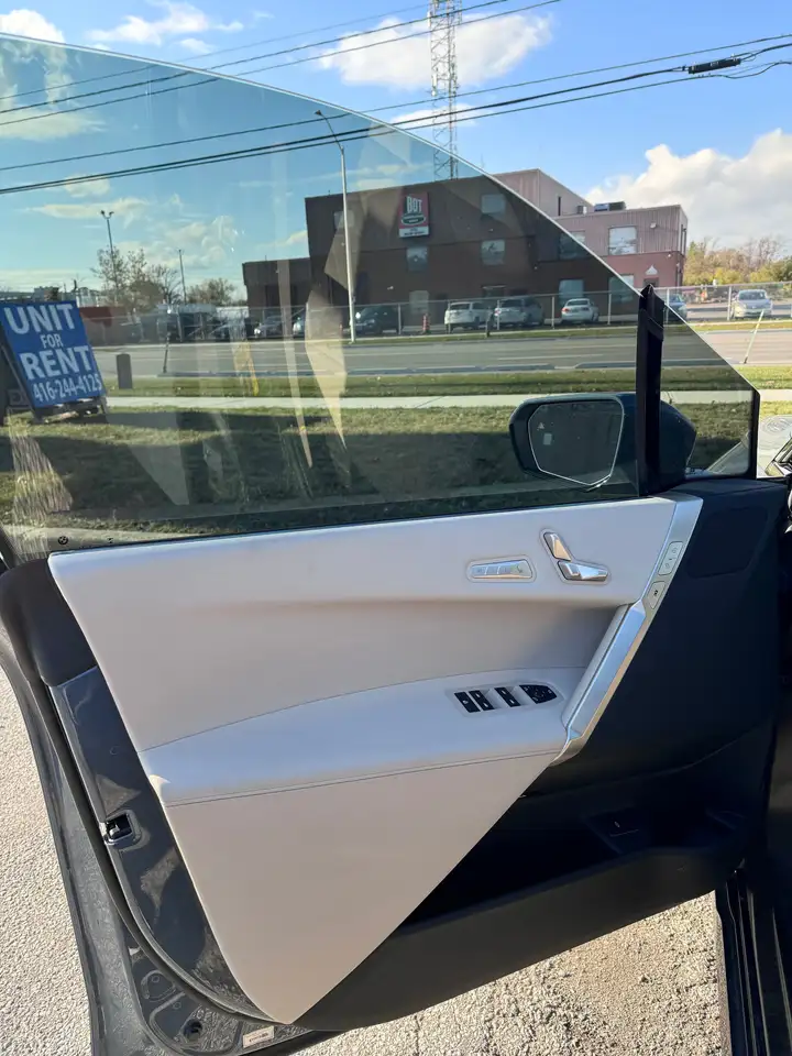 BMW iX - Image 14