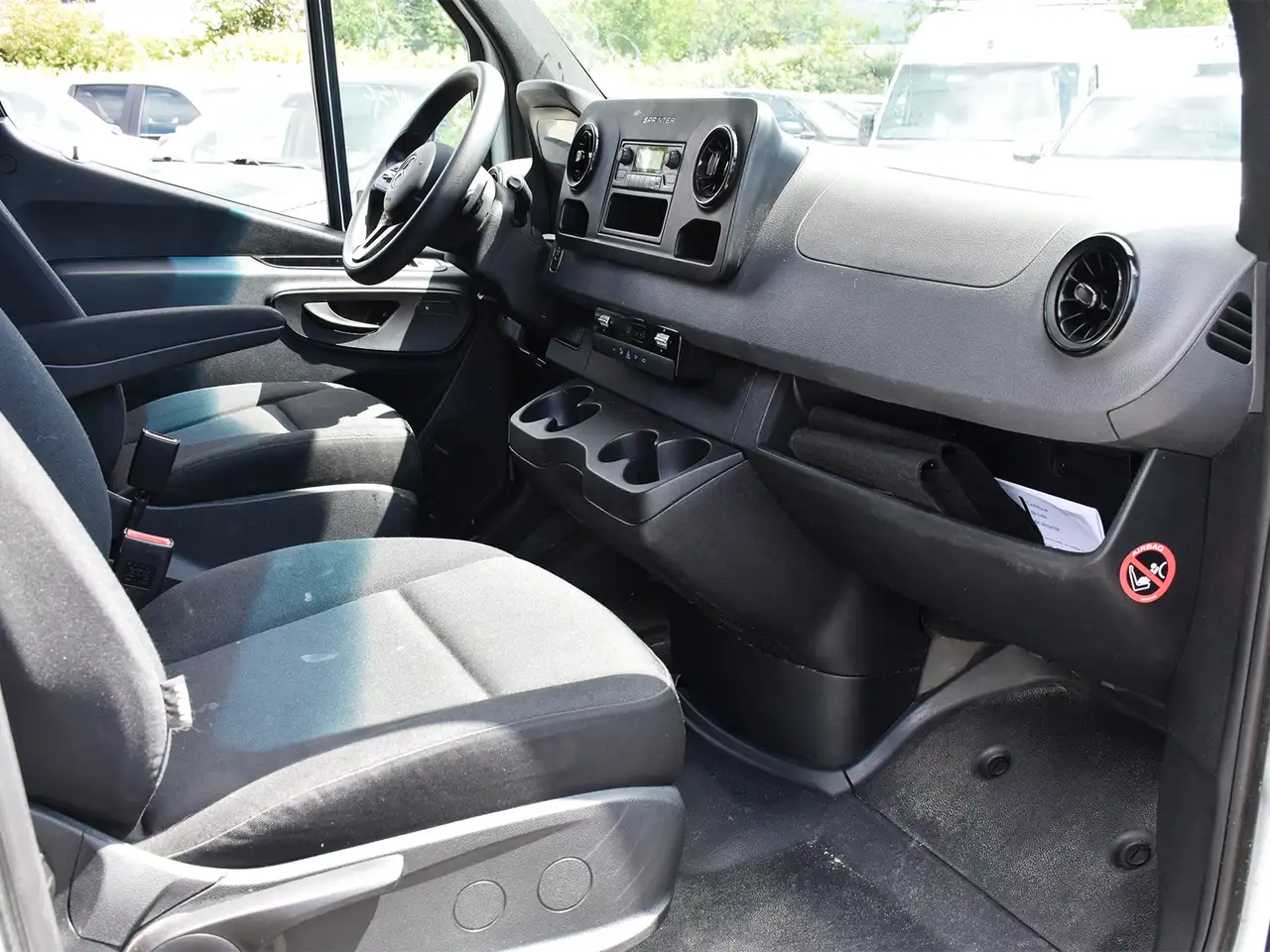 Mercedes-Benz Sprinter - Image 10