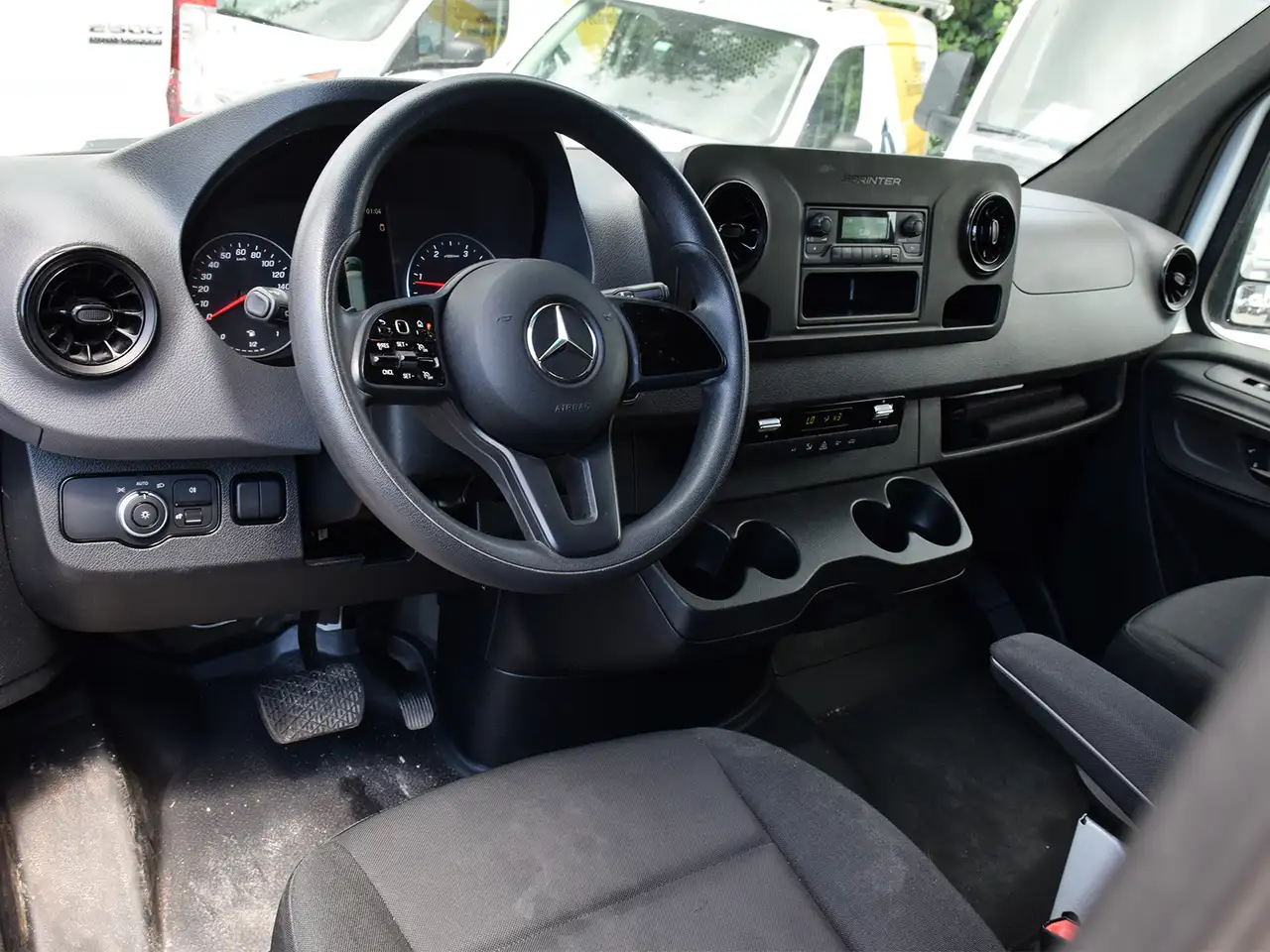 Mercedes-Benz Sprinter - Image 11