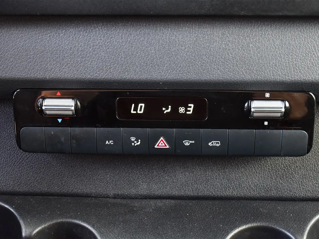 Mercedes-Benz Sprinter - Image 18