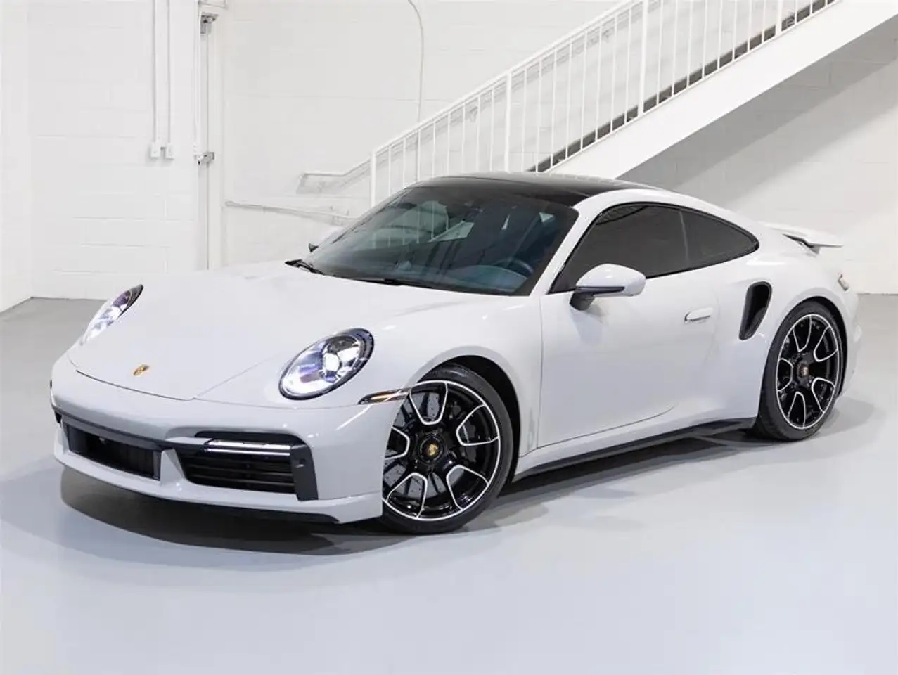 Porsche 911 - Image 2