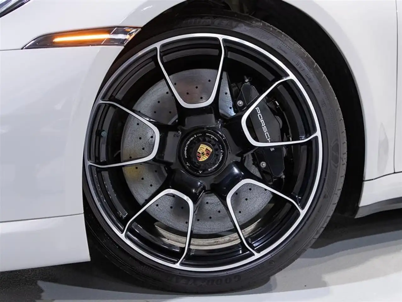 Porsche 911 - Image 11