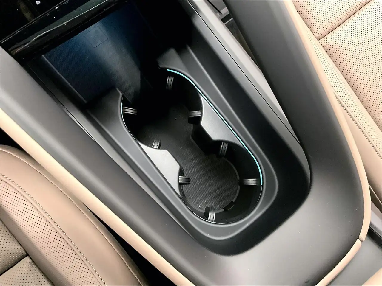 Porsche Macan - Image 25