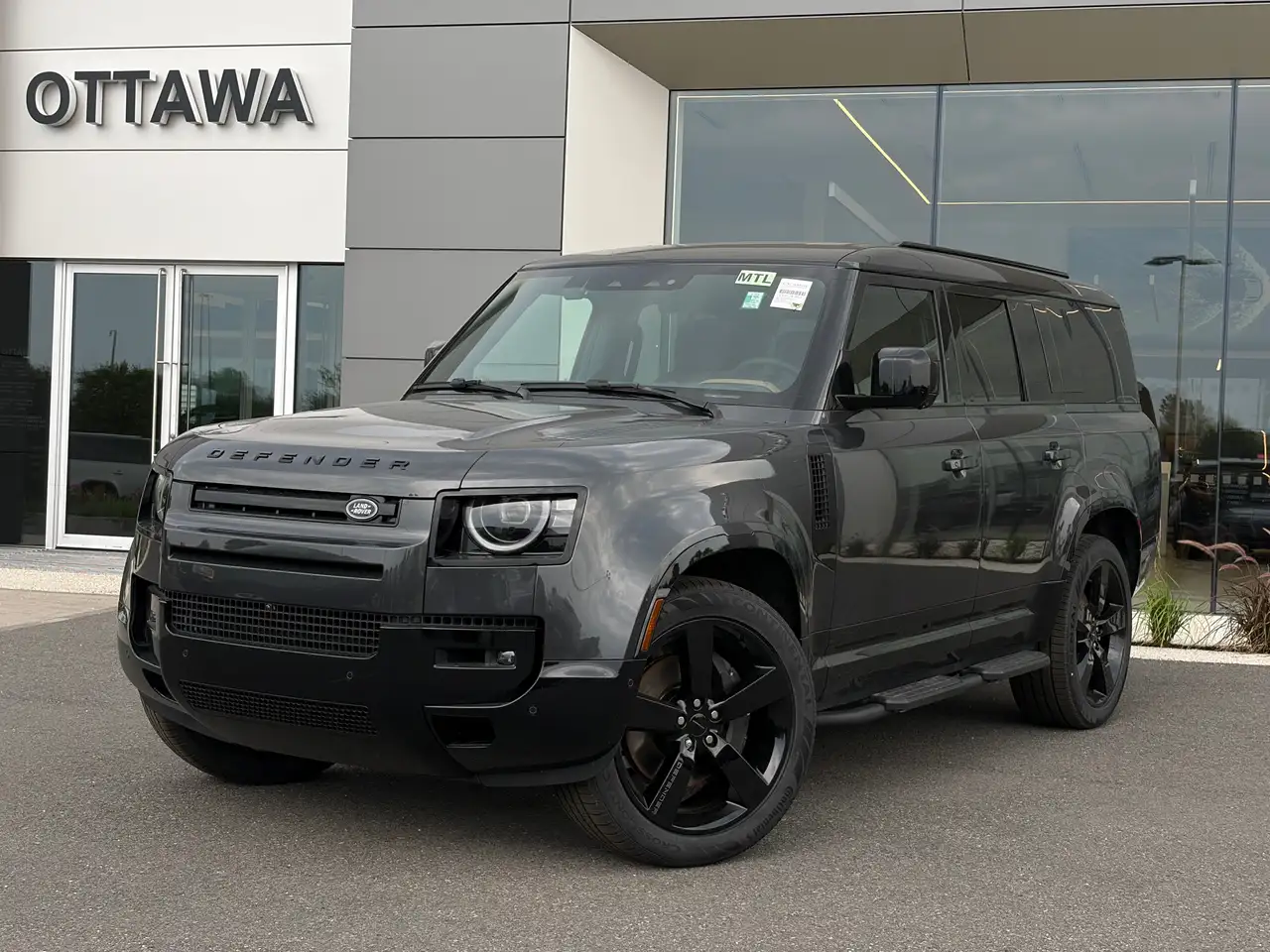 Land Rover Defender - Image 9