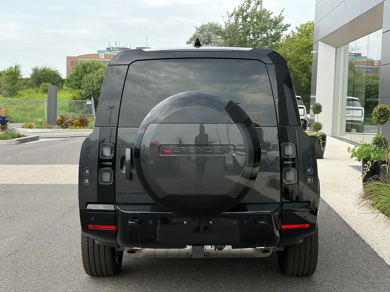Land Rover Defender - Image 5