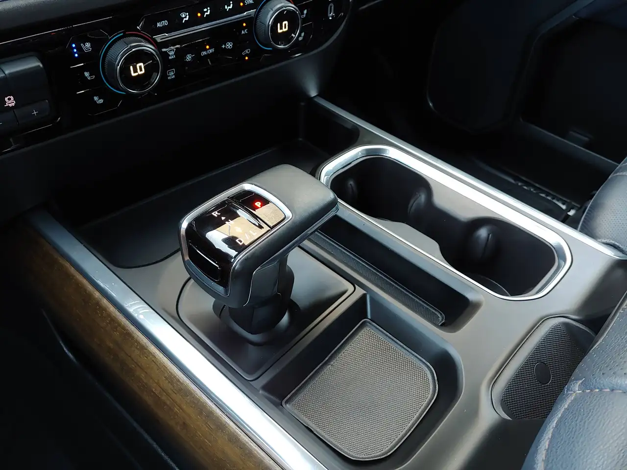 Chevrolet Silverado 1500 - Image 32