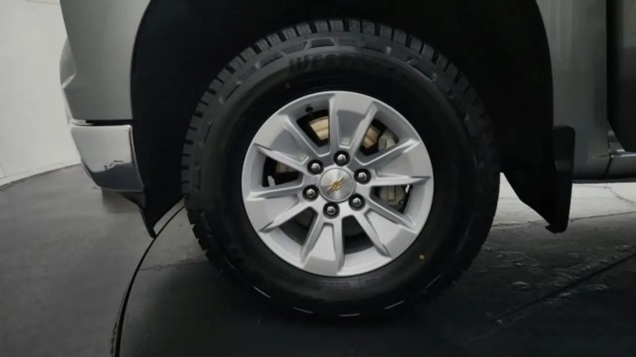 Chevrolet Silverado 1500 - Image 20