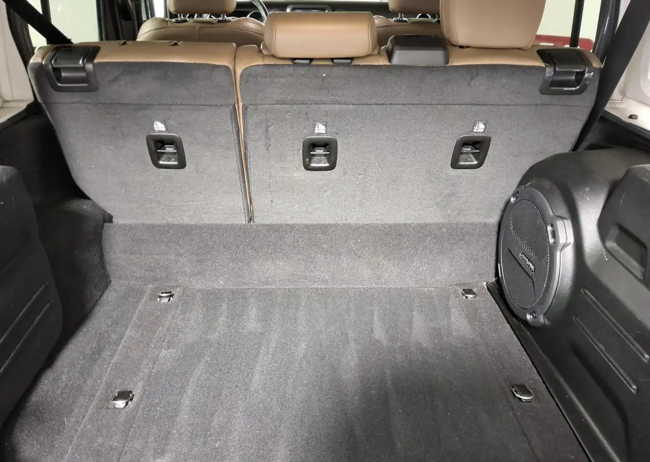 Jeep Wrangler - Image 11