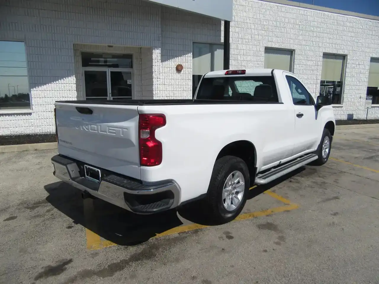 Chevrolet Silverado 1500 - Image 2