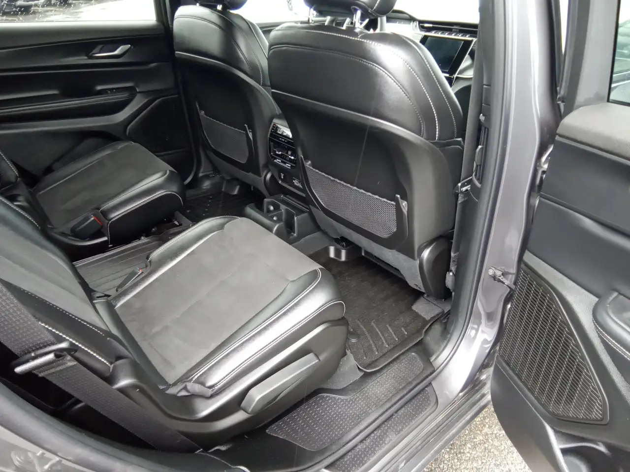 Jeep Grand Cherokee - Image 12
