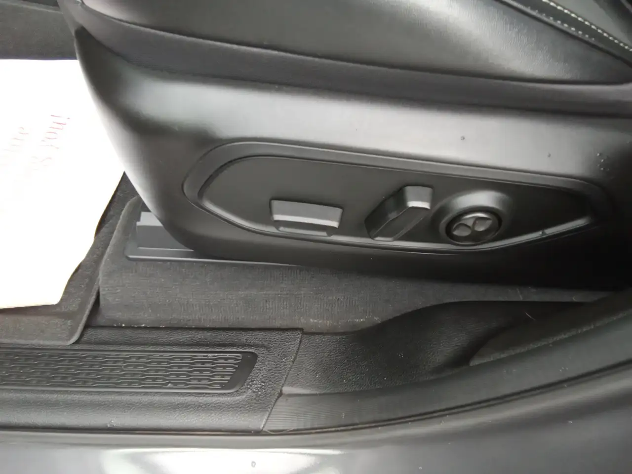 Jeep Grand Cherokee - Image 21