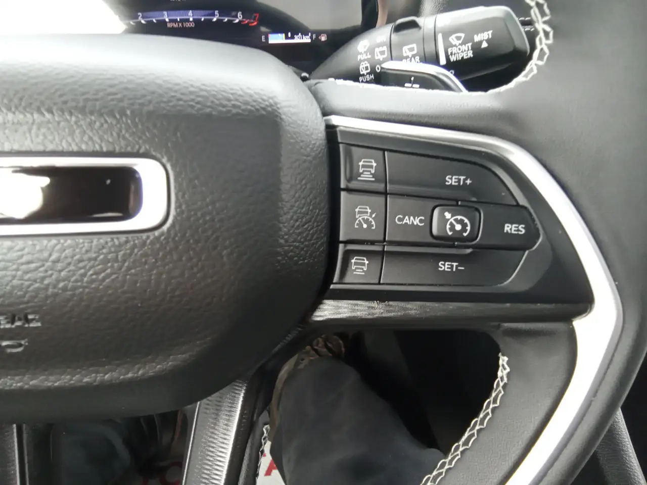 Jeep Grand Cherokee - Image 25