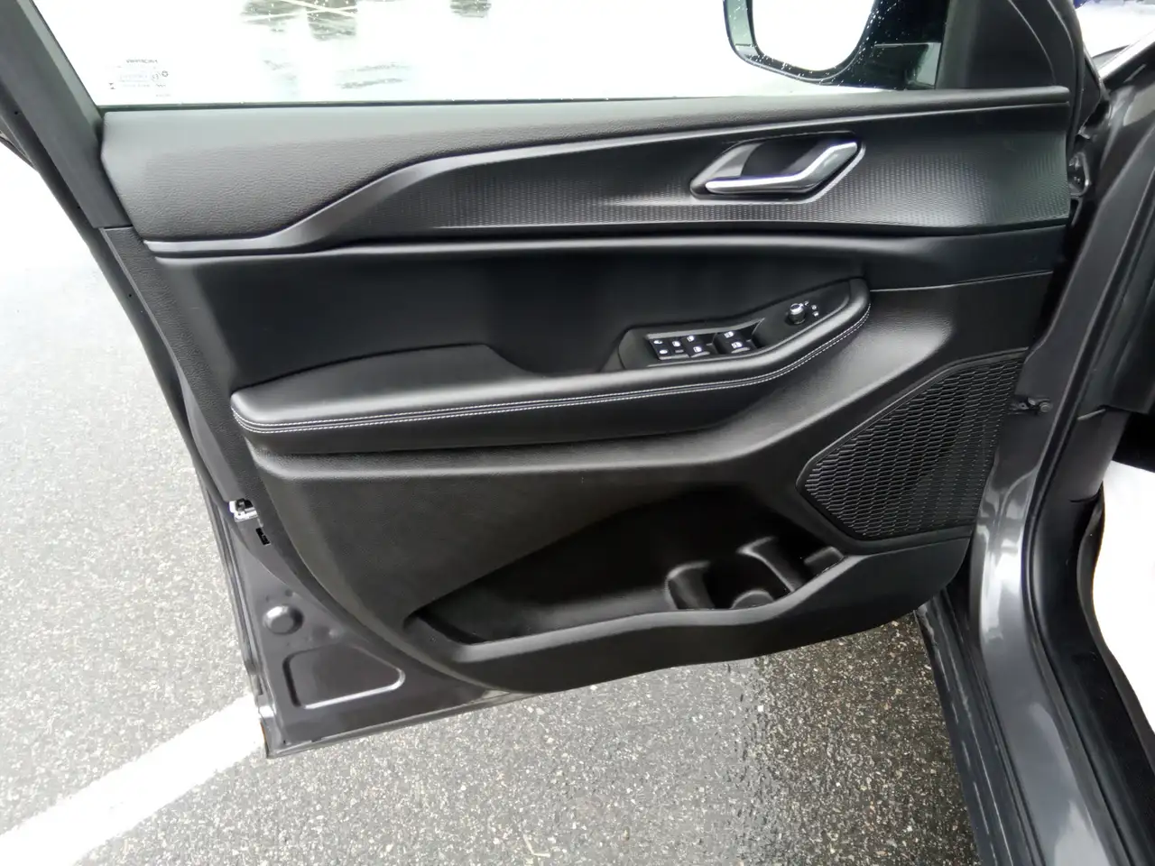 Jeep Grand Cherokee - Image 19