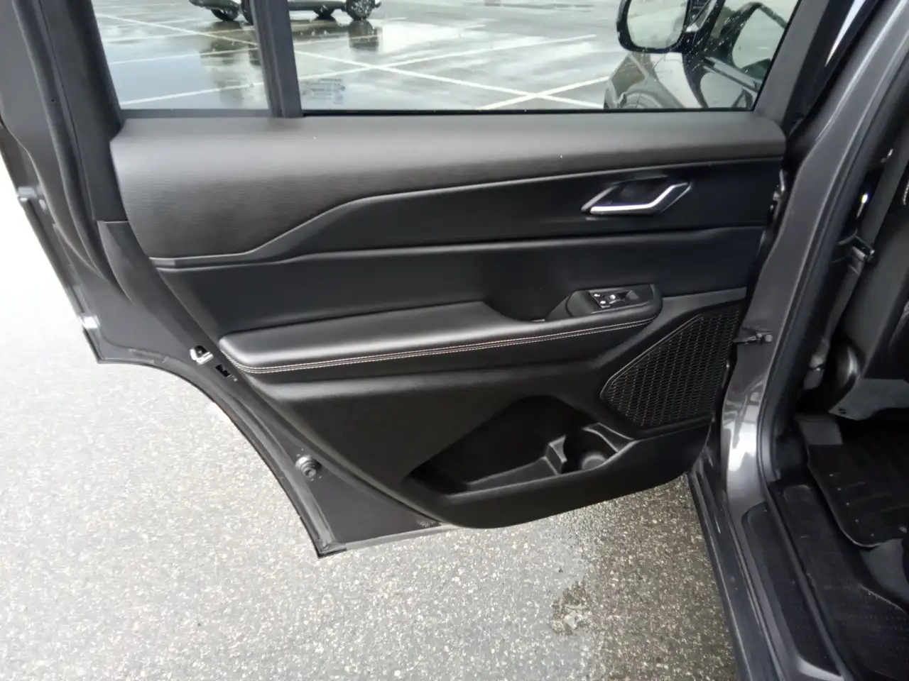 Jeep Grand Cherokee - Image 17