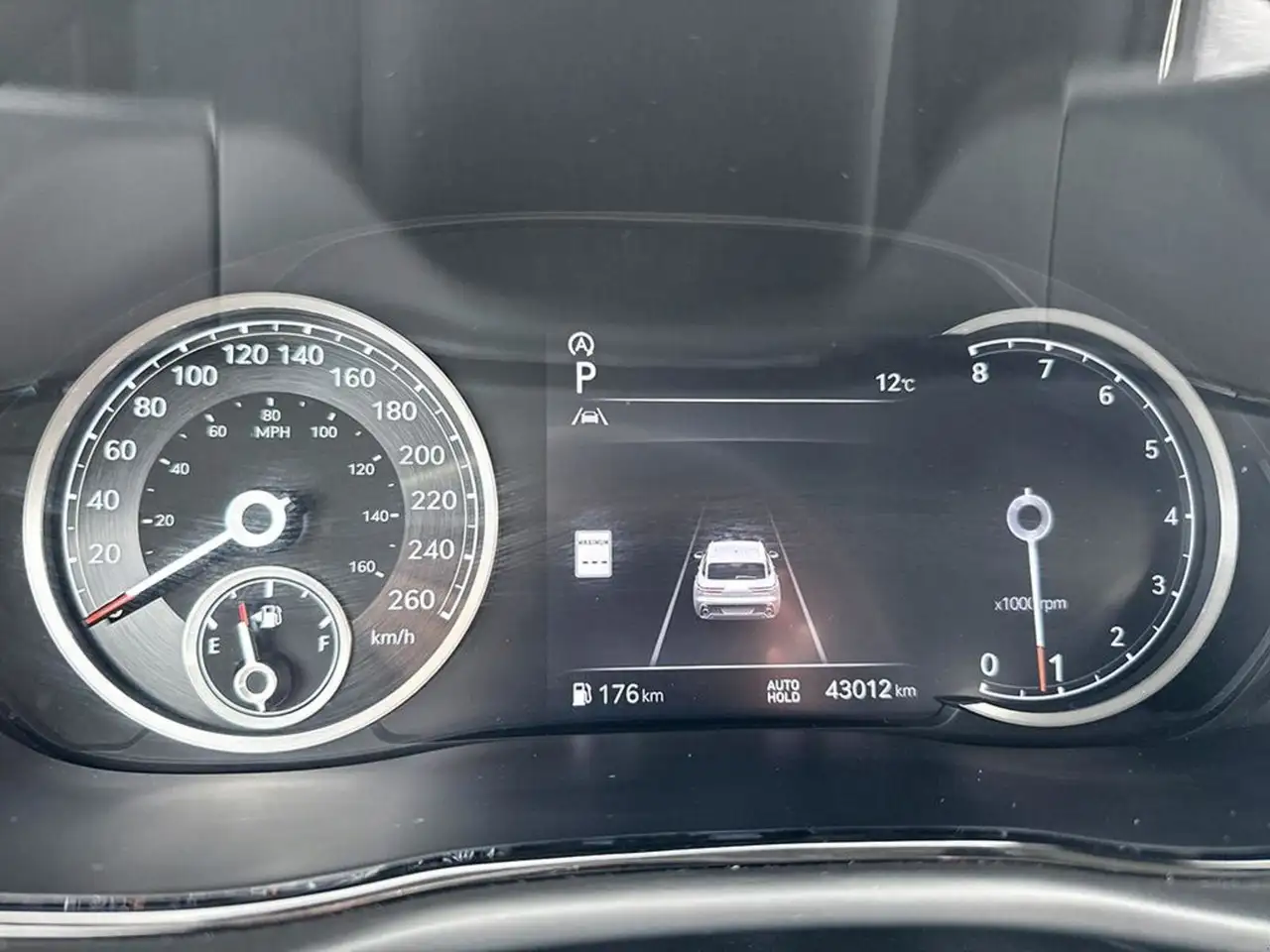Genesis GV70 - Image 16