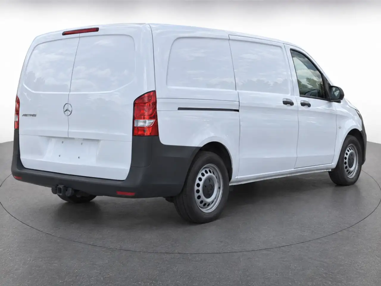 Mercedes-Benz Metris Cargo Van - Image 3