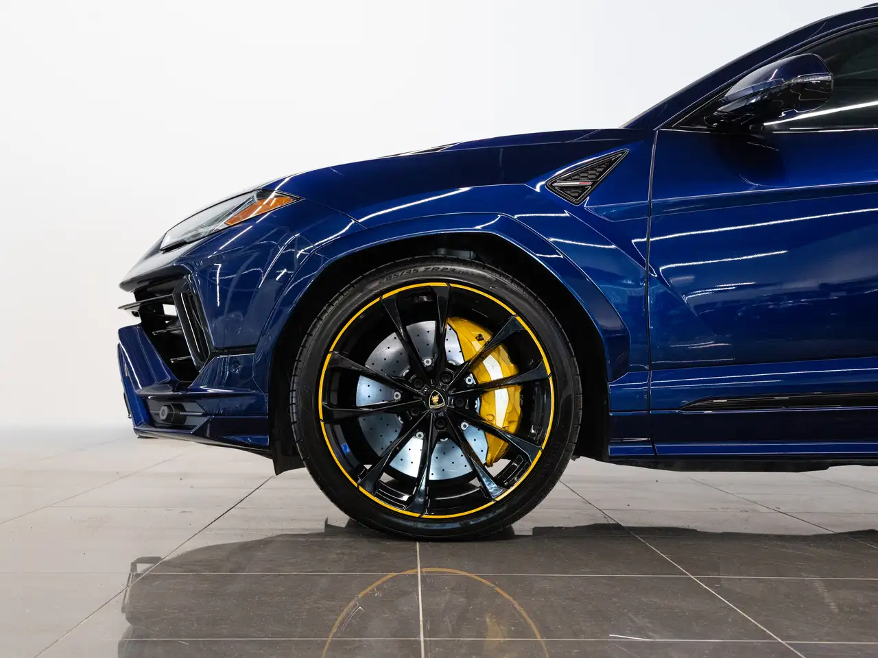 Lamborghini Urus - Image 16