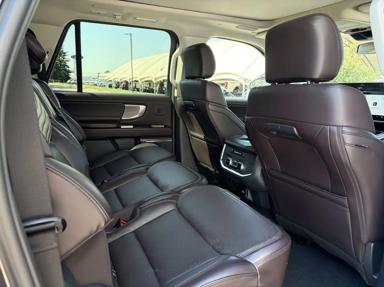 Ford Expedition - Image 15