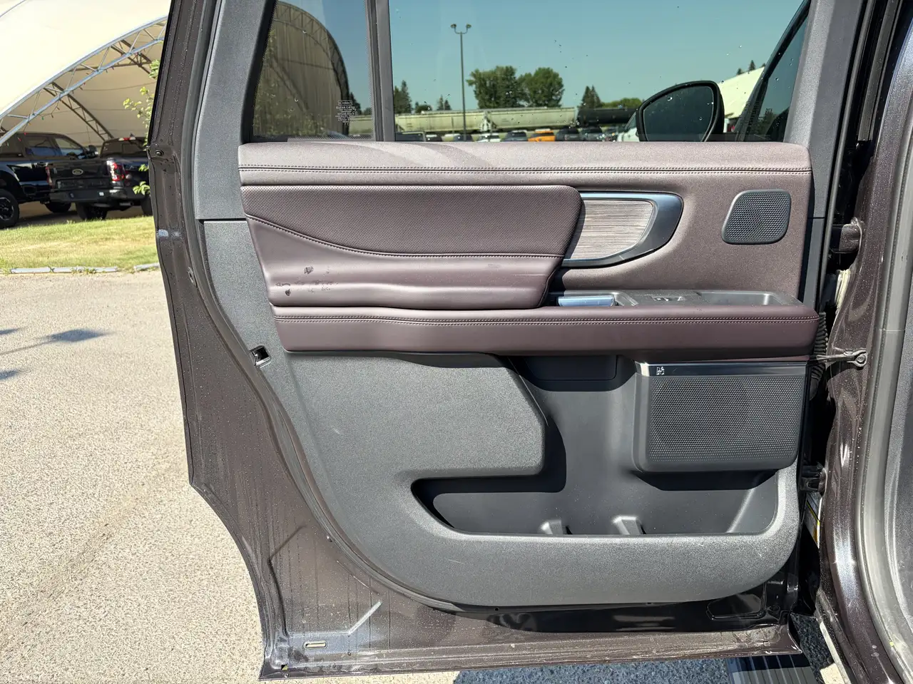 Ford Expedition - Image 10