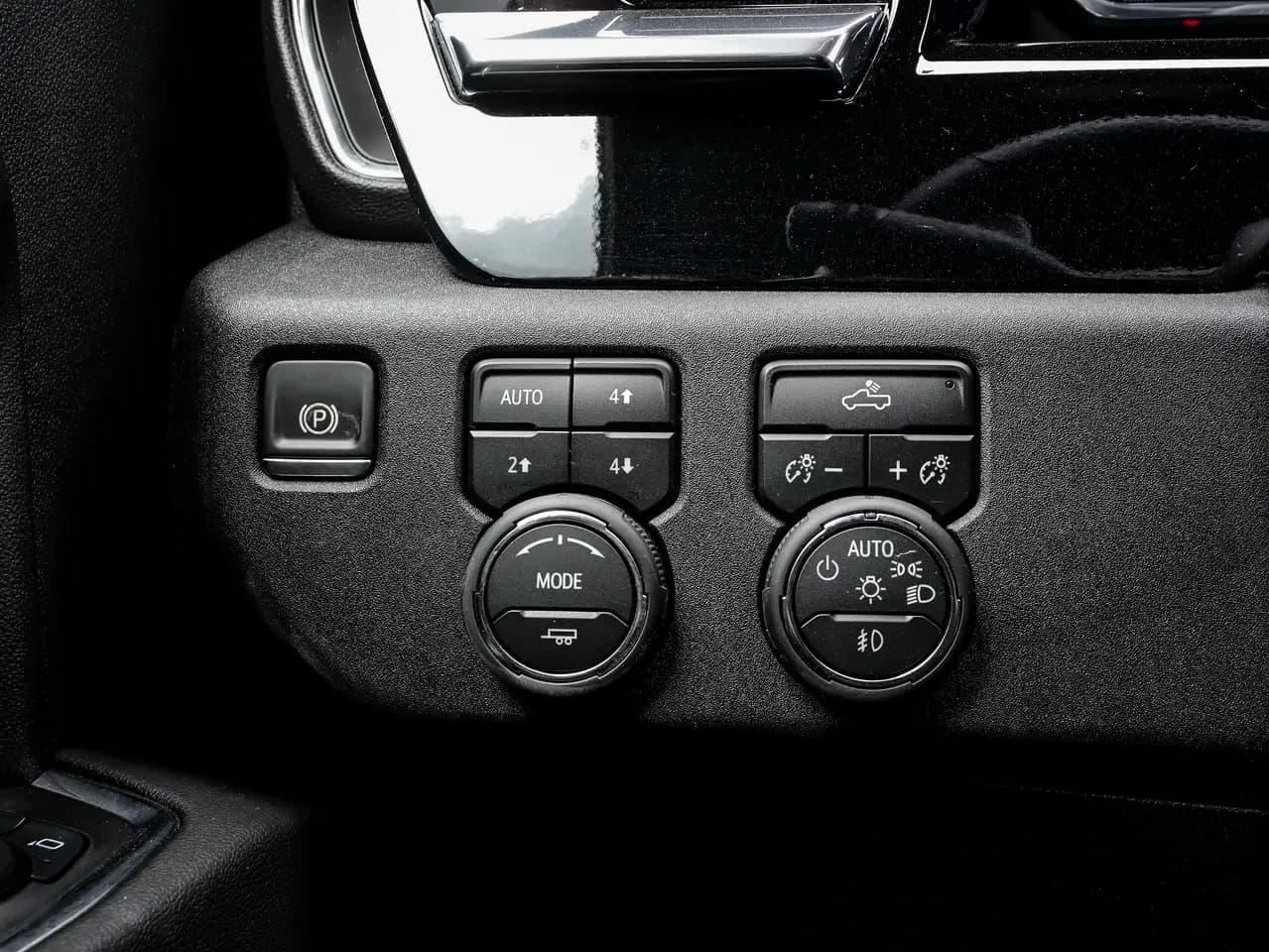 Chevrolet Silverado 1500 - Image 19