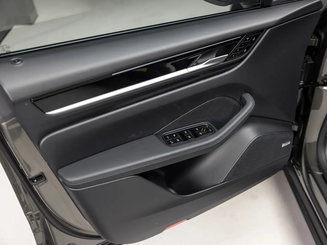 Porsche Macan - Image 23