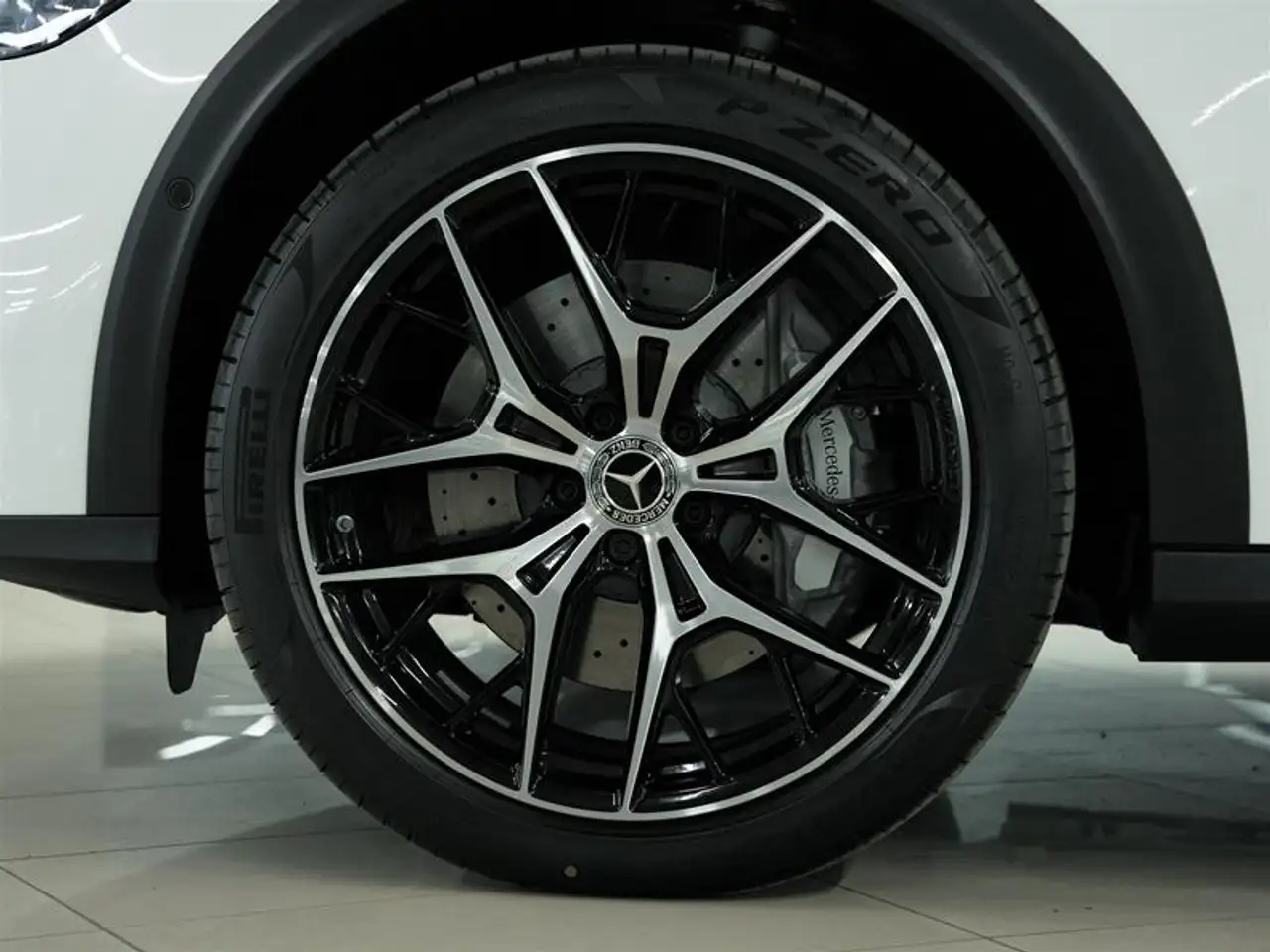 Mercedes-Benz E-Class - Image 7