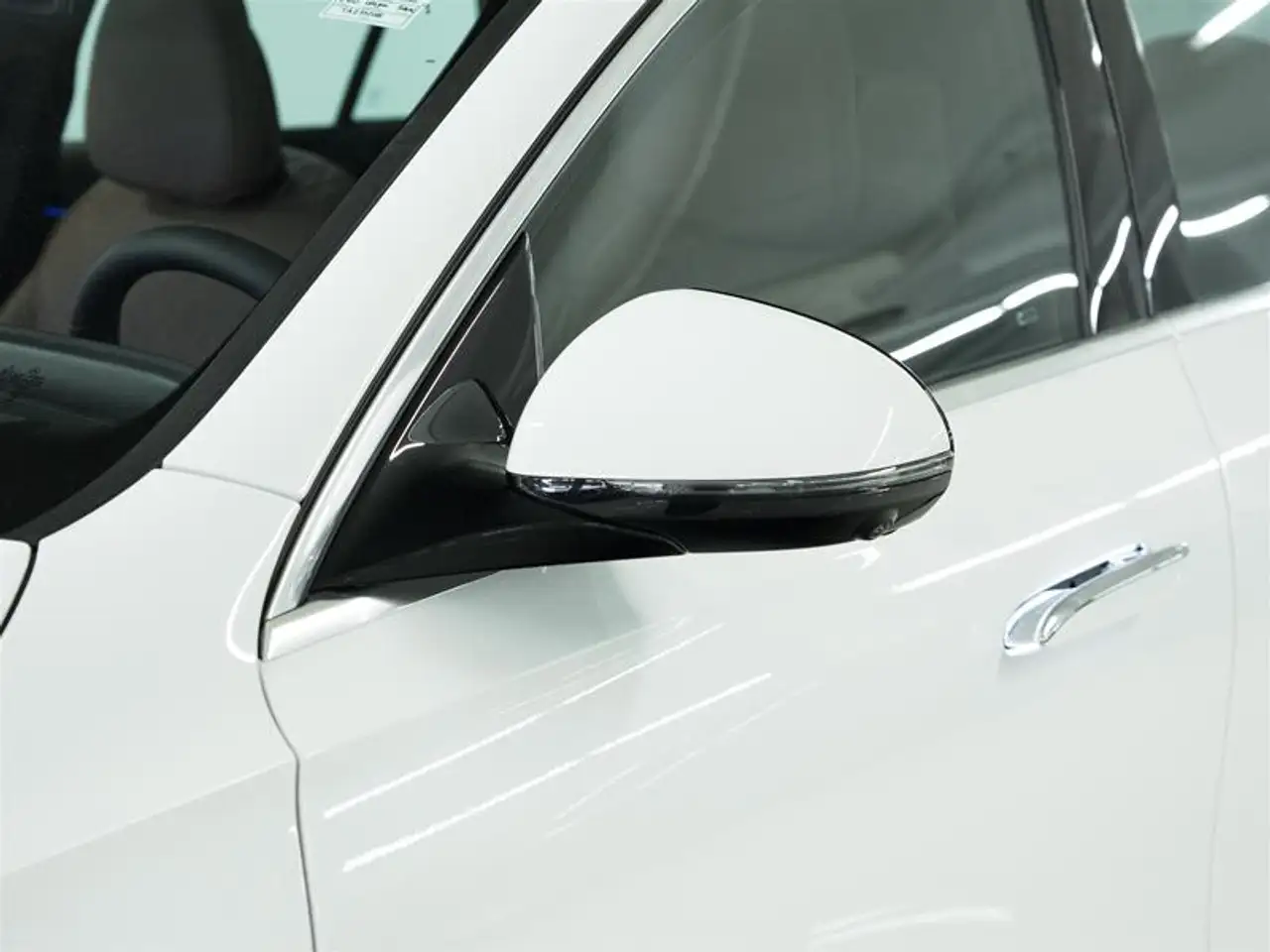 Mercedes-Benz E-Class - Image 13