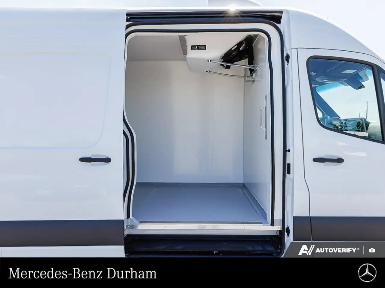 Mercedes-Benz Sprinter - Image 28