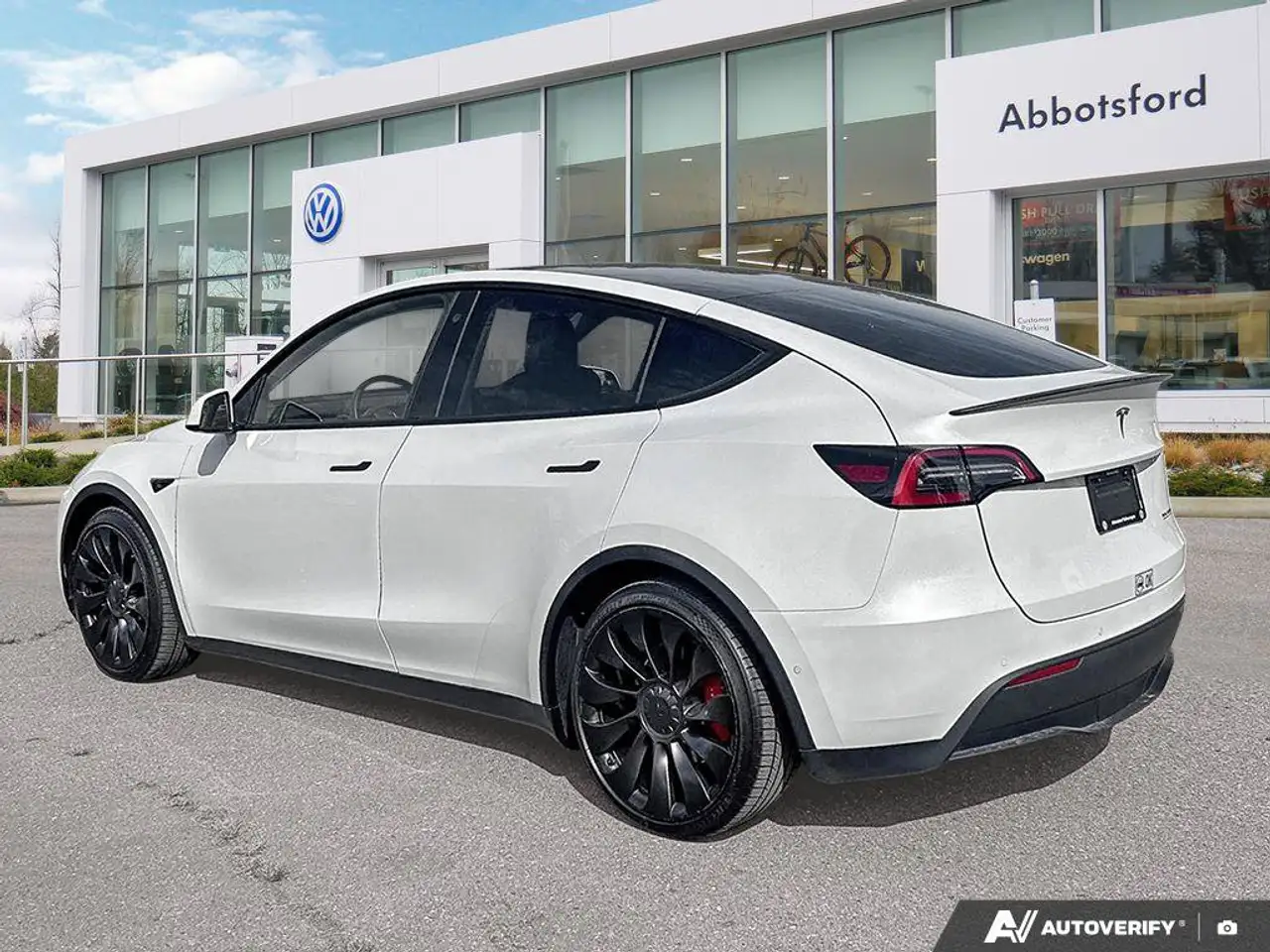 Tesla Model Y - Image 3