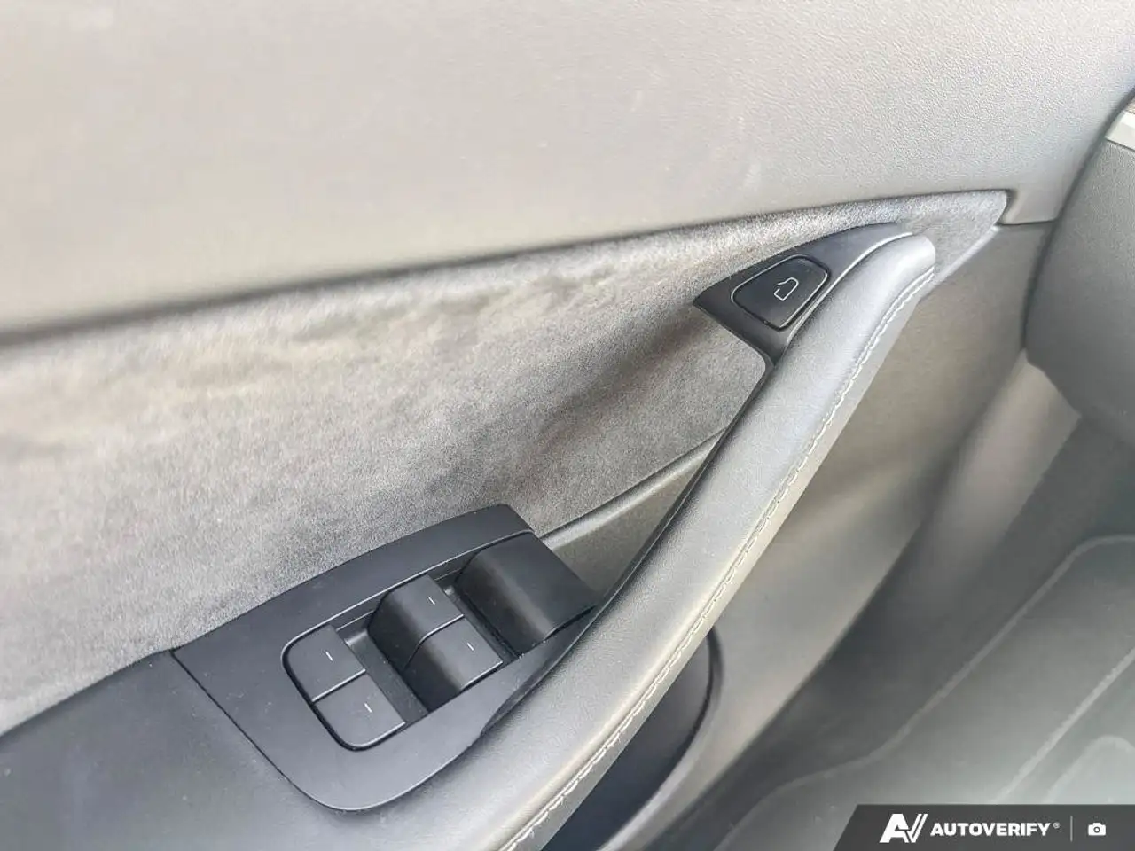 Tesla Model Y - Image 19