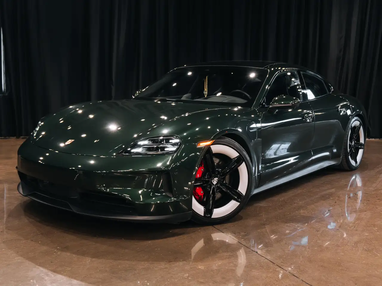 Porsche Taycan - Image 2