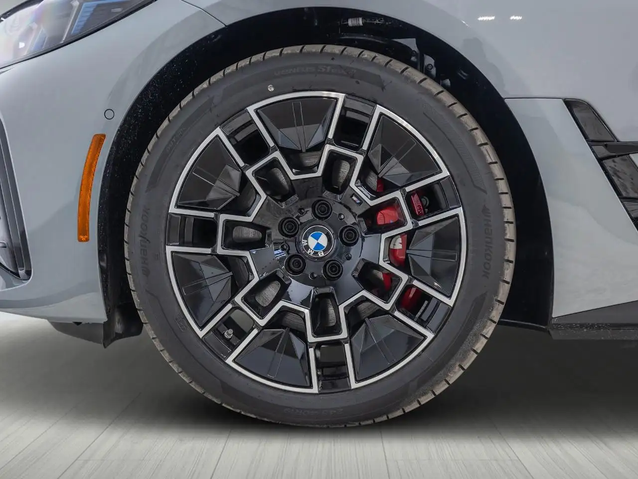 BMW i4 - Image 4