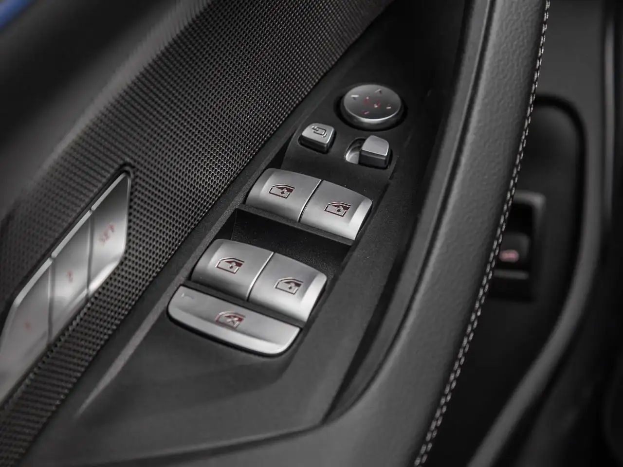 BMW i4 - Image 16