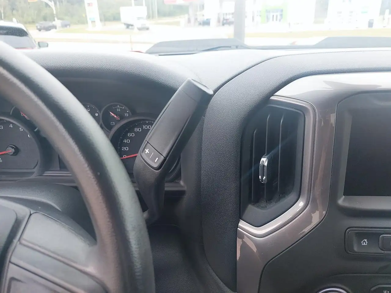 Chevrolet Silverado 1500 - Image 15