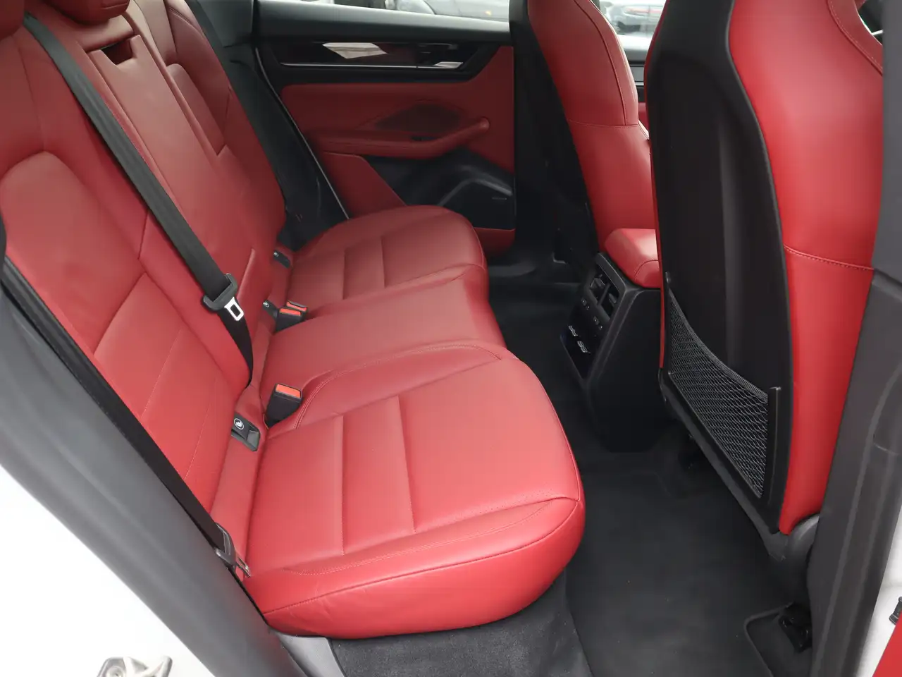 Porsche Macan - Image 25