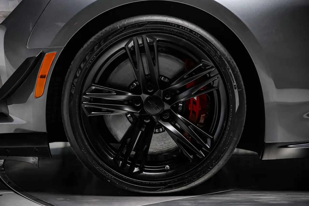 Chevrolet Camaro - Image 17