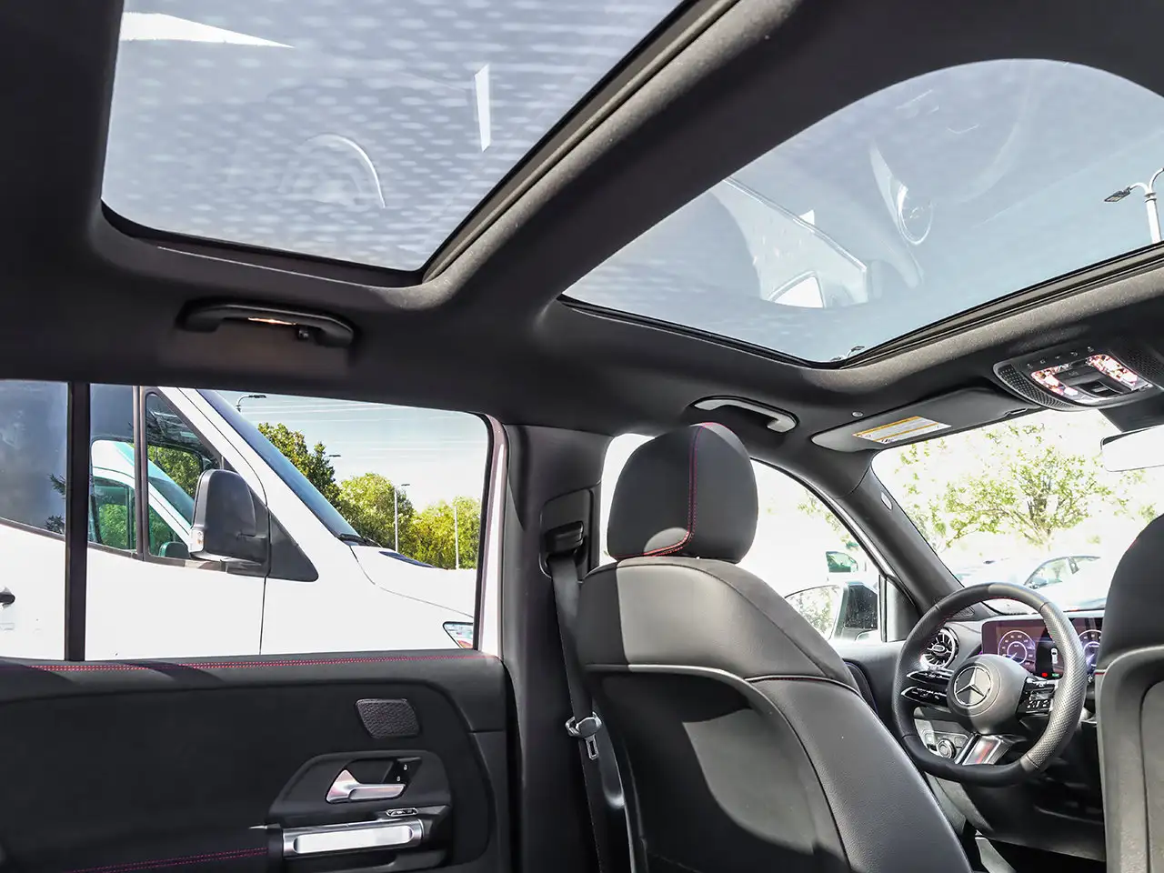 Mercedes-Benz EQB - Image 16